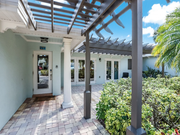 Waterside Vacation Home One Block to The Beach