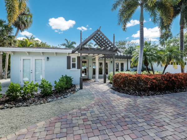Waterside Vacation Home One Block to The Beach