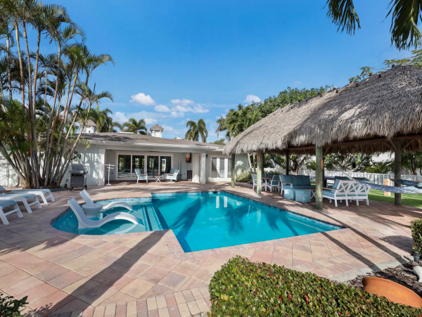 Waterside Vacation Home One Block to The Beach