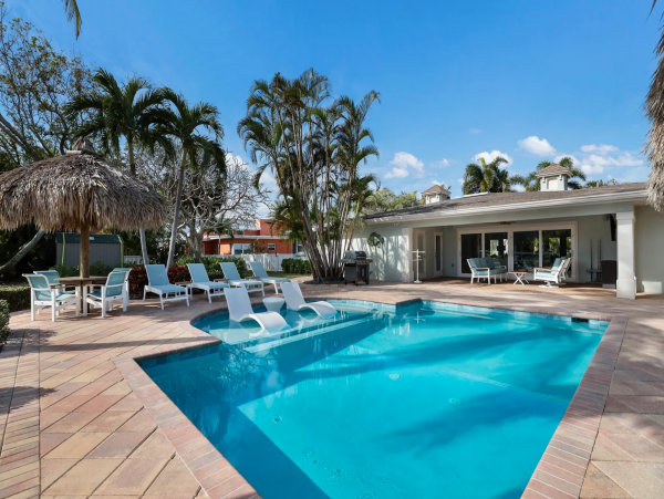 Waterside Vacation Home One Block to The Beach