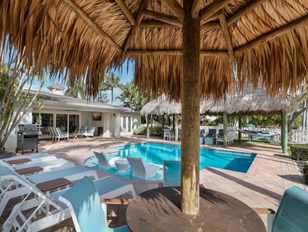 Waterside Vacation Home One Block to The Beach