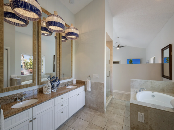 Holmes Beach Four Bedroom Lovely