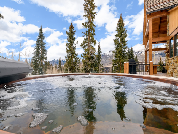Sweeping views and exceptional ski in ski out access- Modern
