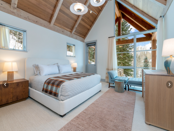 Sweeping views and exceptional ski in ski out access- Modern