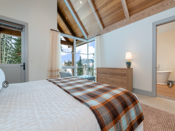 Sweeping views and exceptional ski in ski out access- Modern