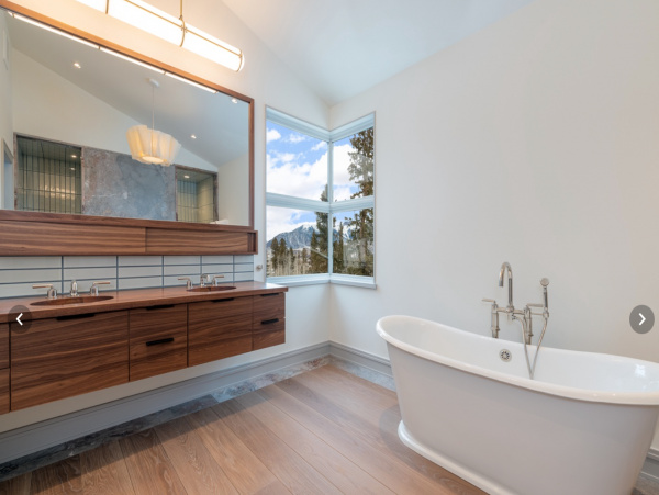 Sweeping views and exceptional ski in ski out access- Modern