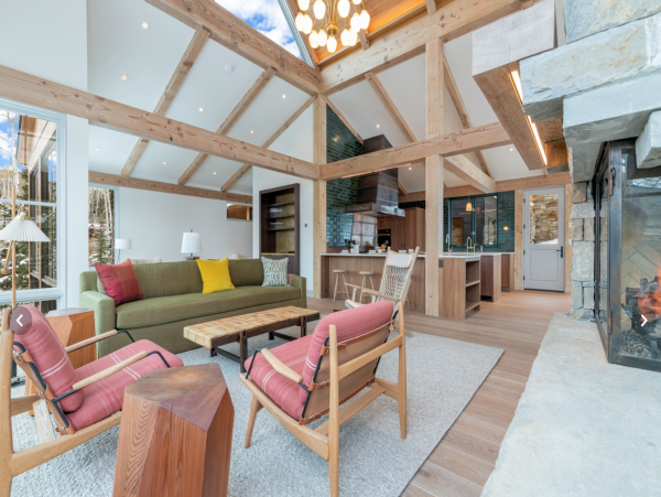 Sweeping views and exceptional ski in ski out access- Modern