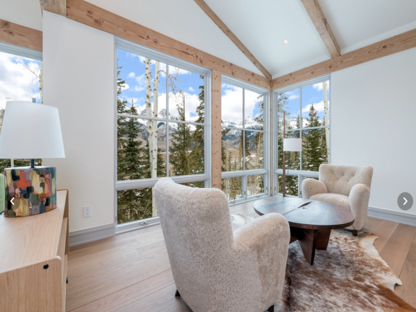 Sweeping views and exceptional ski in ski out access- Modern