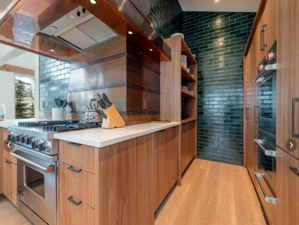 Sweeping views and exceptional ski in ski out access- Modern