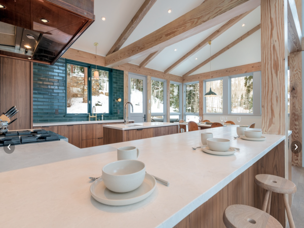 Sweeping views and exceptional ski in ski out access- Modern