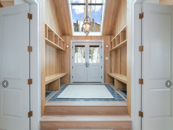 Sweeping views and exceptional ski in ski out access- Modern