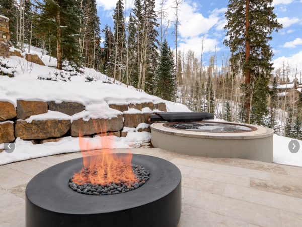 Sweeping views and exceptional ski in ski out access- Modern