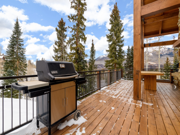 Sweeping views and exceptional ski in ski out access- Modern