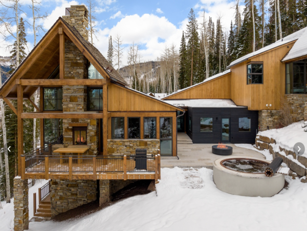 Sweeping views and exceptional ski in ski out access- Modern