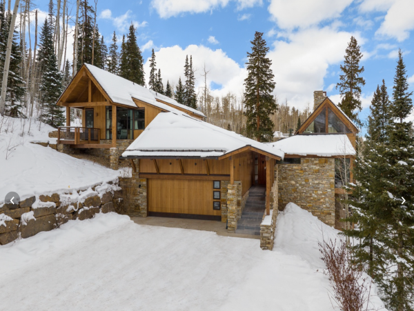 Sweeping views and exceptional ski in ski out access- Modern