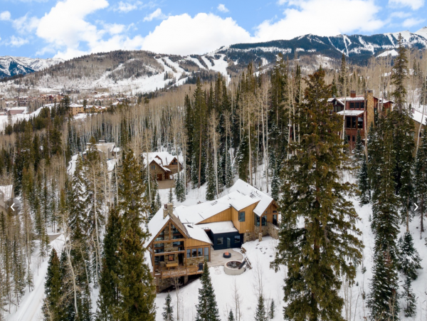 Sweeping views and exceptional ski in ski out access- Modern