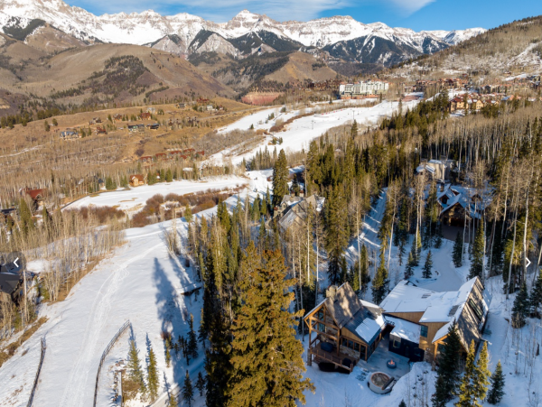 Sweeping views and exceptional ski in ski out access- Modern