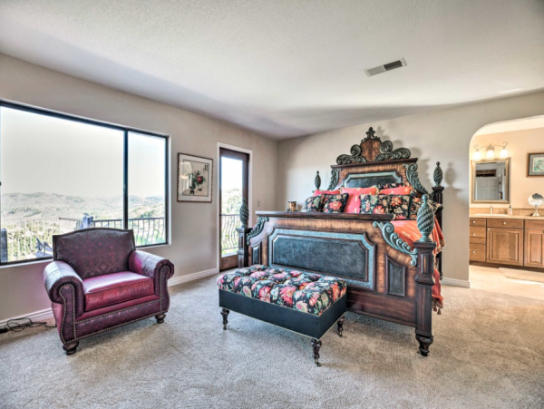 Grand Wine Country Vacation Home in Beautiful Temecula Sleeps 8