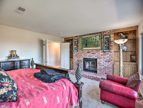 Grand Wine Country Vacation Home in Beautiful Temecula Sleeps 8