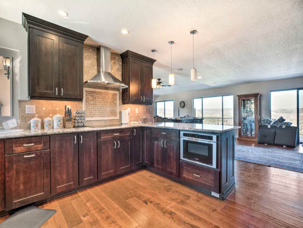 Grand Wine Country Vacation Home in Beautiful Temecula Sleeps 8
