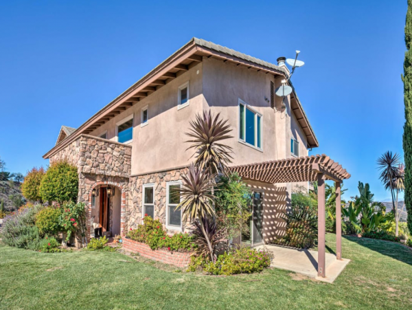 Grand Wine Country Vacation Home in Beautiful Temecula Sleeps 8