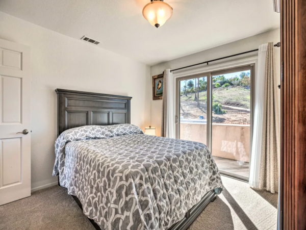 Grand Wine Country Vacation Home in Beautiful Temecula Sleeps 8