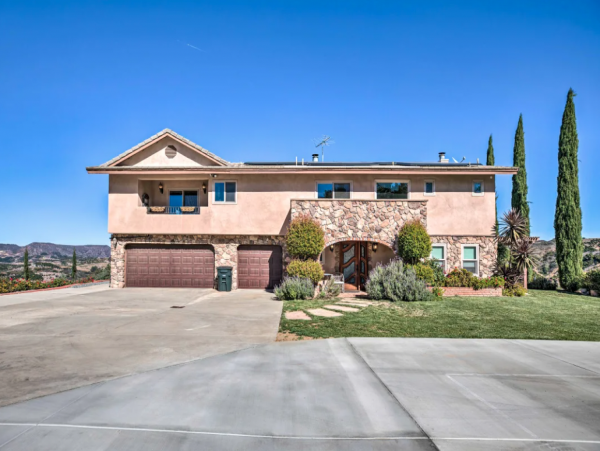 Grand Wine Country Vacation Home in Beautiful Temecula Sleeps 8