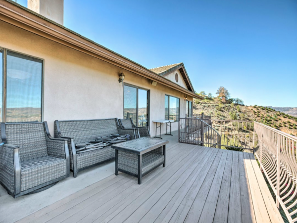 Grand Wine Country Vacation Home in Beautiful Temecula Sleeps 8