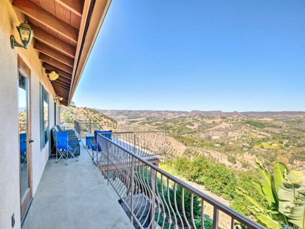 Grand Wine Country Vacation Home in Beautiful Temecula Sleeps 8