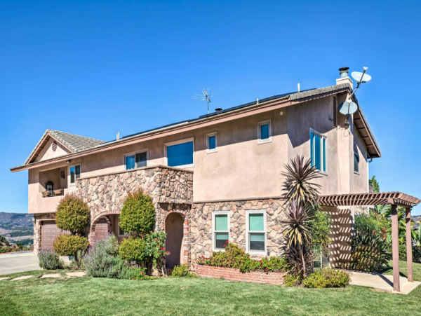 Grand Wine Country Vacation Home in Beautiful Temecula Sleeps 8