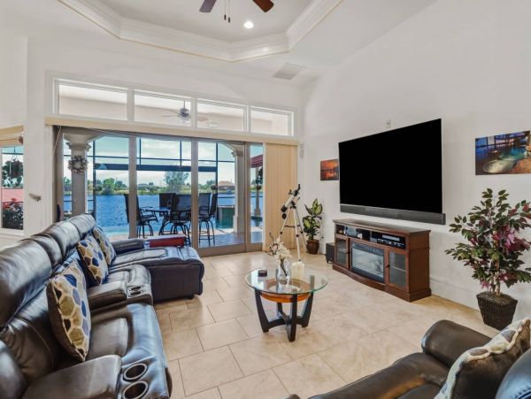Cape Coral Vacation Home Three Bedroom