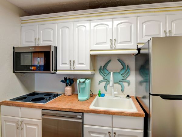 Lido Key Charming Vacation Cottage Short Walk to Beach