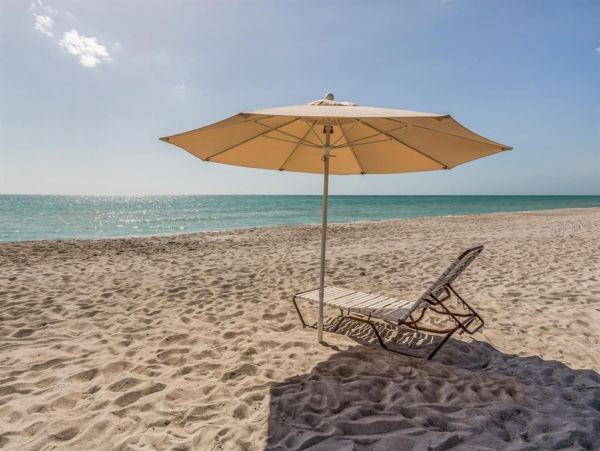 Lido Key Charming Vacation Cottage Short Walk to Beach