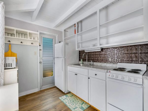 Charming Vacation Cottage in Nokomis Steps from Beach
