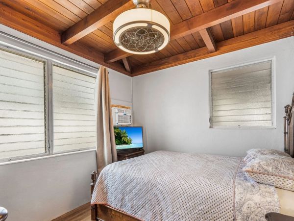 Charming Vacation Cottage in Nokomis Steps from Beach