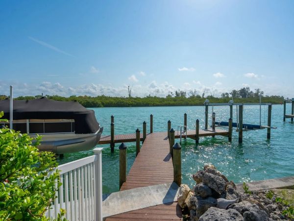 Charming Vacation Cottage in Nokomis Steps from Beach