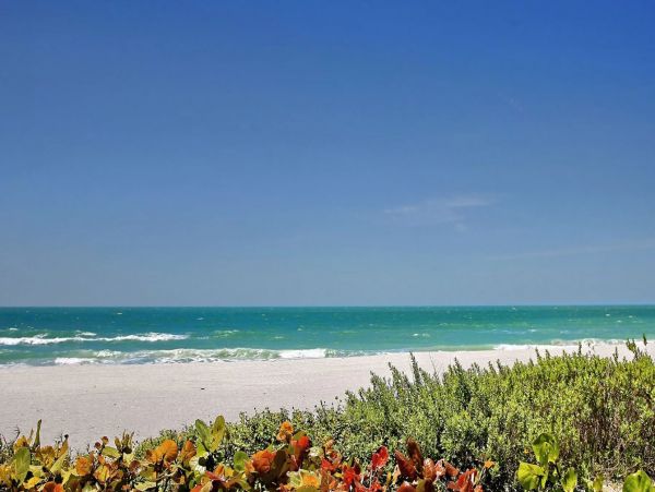 Charming Vacation Cottage in Nokomis Steps from Beach
