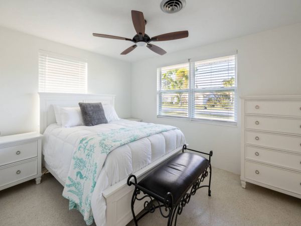 Lovely Waterfront 3 Bedroom Home Sleeps 8