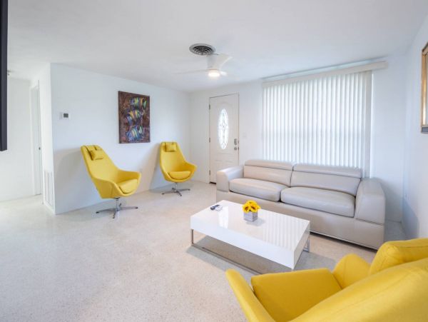 Lovely Waterfront 3 Bedroom Home Sleeps 8
