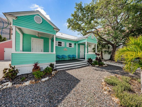 Clearwater 3 Bedroom Home Close to the Beach
