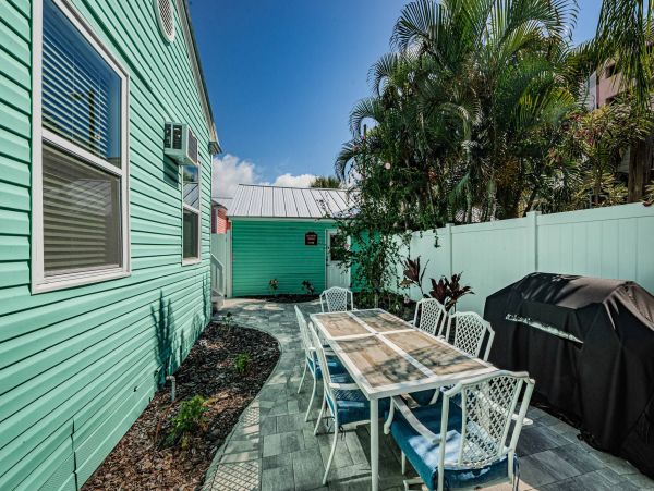 Clearwater 3 Bedroom Home Close to the Beach