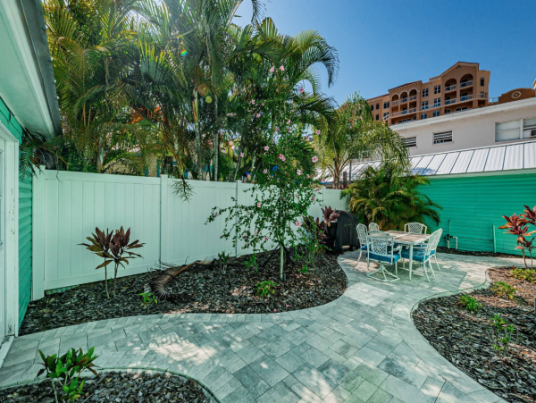 Clearwater 3 Bedroom Home Close to the Beach