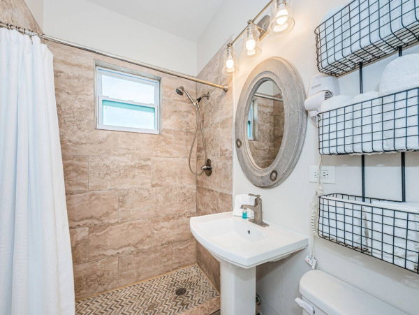 Clearwater 3 Bedroom Home Close to the Beach