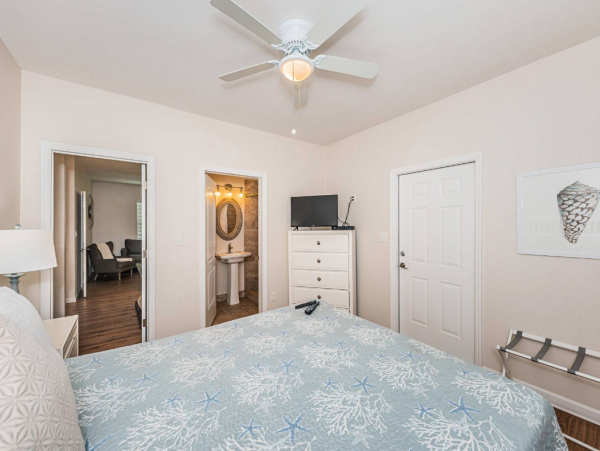 Clearwater 3 Bedroom Home Close to the Beach