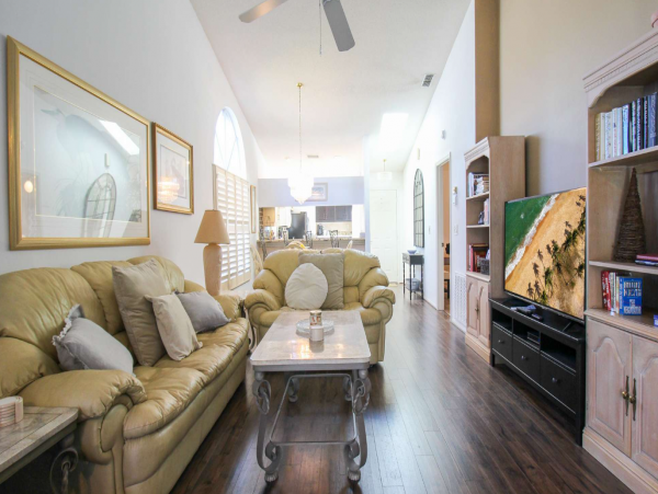 Cozy Vacation Rental 2 Bedrooms & Communal Pool