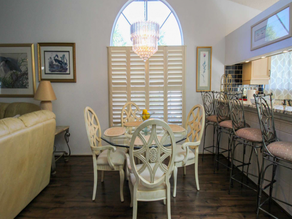 Cozy Vacation Rental 2 Bedrooms & Communal Pool