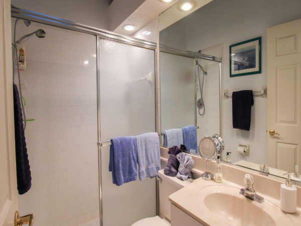 Cozy Vacation Rental 2 Bedrooms & Communal Pool