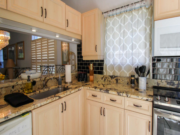 Cozy Vacation Rental 2 Bedrooms & Communal Pool
