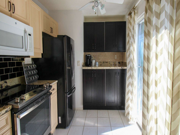 Cozy Vacation Rental 2 Bedrooms & Communal Pool