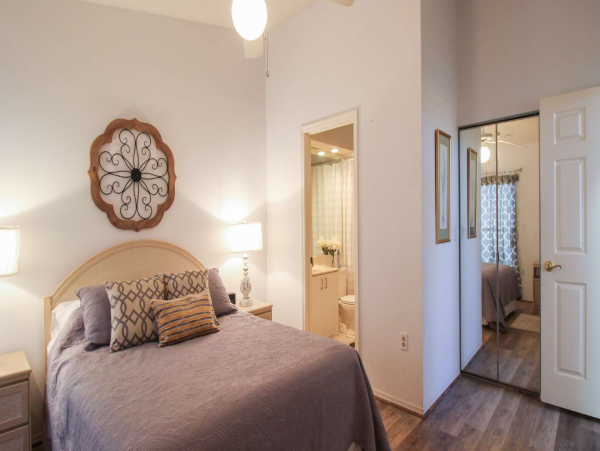 Cozy Vacation Rental 2 Bedrooms & Communal Pool
